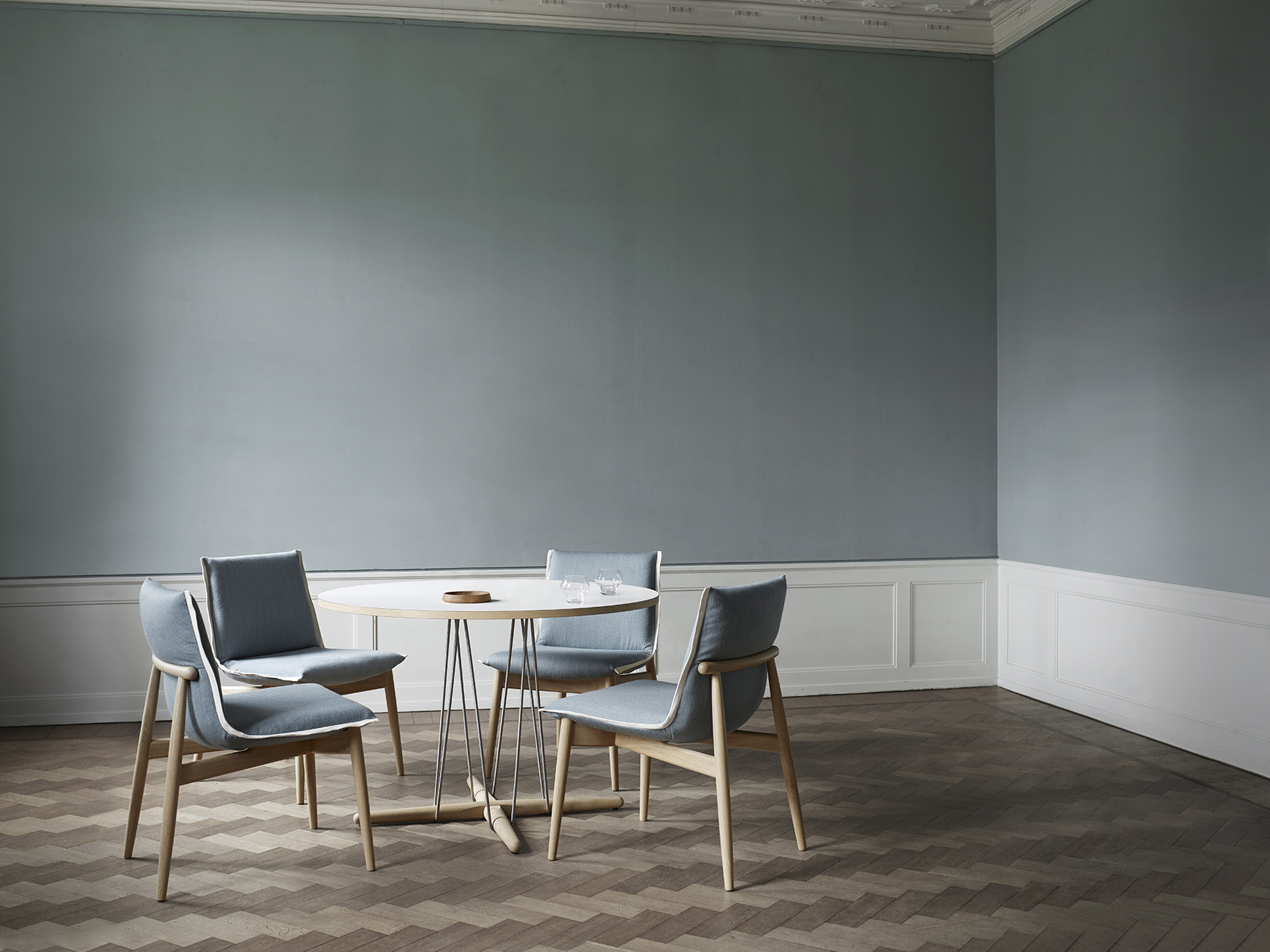 E004-oak-whiteoil-mood3103-E020-oak-whiteoil-white-stainless-steel_v2